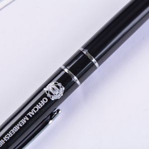 Bolígrafo de Metal con Empuñadura de Goma Suave, Acabado Mate y Brillante, Detalles en Negro y Plateado, Bolígrafo Ejecutivo con Logotipo Personalizado para Empresas - Product Image 5