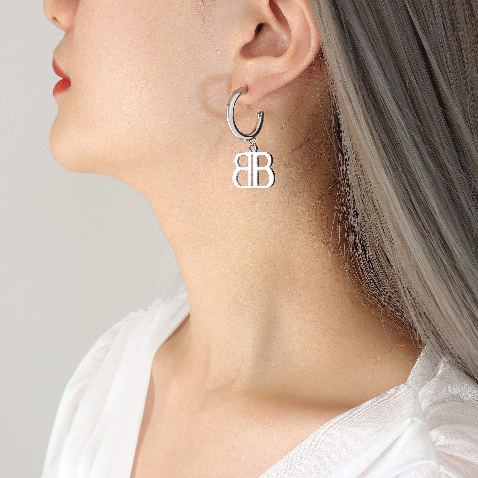 Boucle d'oreille en acier