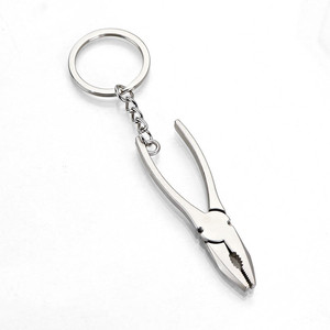 Mini herramienta de utilidades de Metal 3D creativa, llaveros, martillo de simulación, alicates, pala, destornillador, herramientas de combinación, llavero - Product Image 2