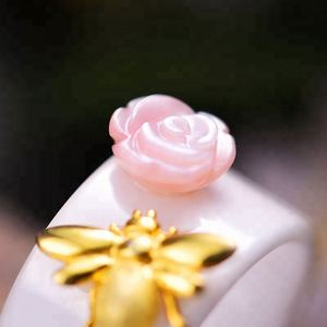 Orecchini a Perno con Ape che Bacia una Rosa, Set <span class=keywords><strong>di</strong></span> Gioielli in Argento 925 e Ceramica per Donne, Vendita all'Ingrosso dalla Cina - Product Image 3