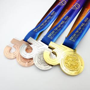 Medalla Tradicional Alemana de la Segunda Guerra Mundial con Marco de Ballet y Caballo, Chapada en Oro - Product Image 1