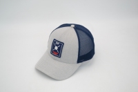 Gorra Trucker Personalizada de 6 Paneles en Gris Melange con Malla Azul Marino en la Parte Posterior y Logotipo en Parche Tejido, Transpirable, para Deportes al Aire Libre y Béisbol