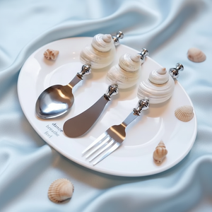 ชุดช้อนส้อมสแตนเลสพร้อมด้ามจับรูปเปลือกหอย ดีไซน์สร้างสรรค์ สำหรับรับประทานอาหาร ใช้ในโรงแรม ประกอบด้วยส้อม ช้อน มีดเนย ที่เปิดขวด - Product Image 3