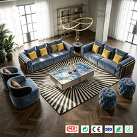 Ensemble de canapés Chesterfield capitonnés en velours de luxe avec finitions dorées, table basse en marbre, meubles de maison entière sur mesure pour manoir