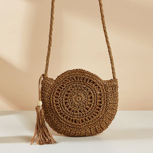 Sacs de plage décontractés ronds en paille pour femmes, couleur contrastée, sacs à bandoulière en corde de papier avec pompons, vente en gros - Product Image 4