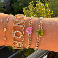 Bracelet chaîne cubaine de luxe en laiton plaqué or 18 carats avec breloque cœur en zircon, fermoir OT, bijoux pour femme, vente en gros personnalisée Gemnel