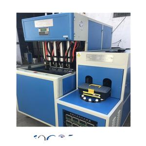 LT-S4-2L <span class=keywords><strong>de</strong></span> moulage par étirage-soufflage semi-automatique <span class=keywords><strong>de</strong></span> bouteilles en plastique PET à 4 cavités <span class=keywords><strong>de</strong></span> haute qualité - Product Image 3