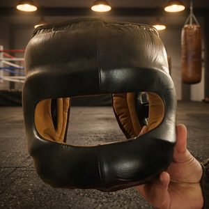 หมวกกันกระแทกหนังแท้แบบสปอร์ตสำหรับฤดูร้อน สำหรับชกมวย MMA พร้อมแผ่นรองหนาหลายชั้นและป้องกันศีรษะ - Product Image 3