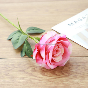 K1 Rose Artificielle Rouge Simple, Fournisseur en Gros de Fleurs Artificielles, Décoration Maison Mariage, Rose en Flanelle - Product Image 4