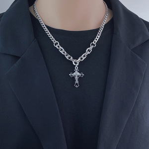 2023 INS 인기있는 도매 목걸이 티타늄 스틸 힙합 목걸이 남여 공용 록 크로스 목걸이 남성용 - Product Image 1