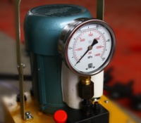 Cintreuse de tuyaux électrique hydraulique au meilleur prix de Chine avec support 23 tonnes et 6 matrices de cintrage jusqu'à 4 pouces Hongli HHW-4D
