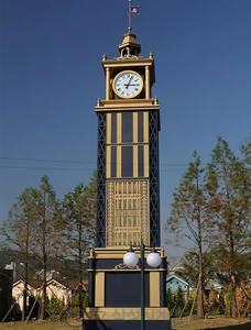 Horloge de paysage extérieure personnalisée à quatre faces, haute précision, pour la décoration et la synchronisation des rues, des gares et des bâtiments publics - Product Image 2