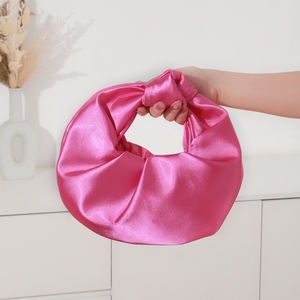 กระเป๋าคลัทช์ผ้าซาตินนุ่มสำหรับผู้หญิง ลดราคาพิเศษ เหมาะสำหรับงานเลี้ยงกลางคืน งานแต่งงาน ดีไซน์น่ารัก มีโบว์ผูก - Product Image 1