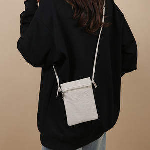 Bolso Bandolera Simple Estilo Japonés para Teléfono, Vertical, Cuadrado, con Bolsillo con Cremallera, en Beige, Negro, Caqui y Verde, Portátil, para Uso Diario - Product Image 1