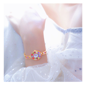 Nuovo Orologio da Donna di Lusso alla Moda Retrò al Quarzo, Cinturino in Acciaio Inossidabile 316L, Lancette Sfumate Arcobaleno - Product Image 6