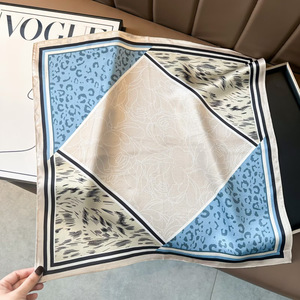 Foulard carré 100 % soie de mûrier pour femme, imprimé cachemire vintage, petit bandana en soie, foulard de luxe pour le cou, accessoire pour cheveux et sac - Product Image 2