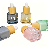 Flacons compte-gouttes carrés en verre avec logo personnalisé, couvercle en bambou, 6 ml, emballage pour soins de la peau, vente en gros