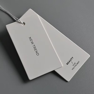 Étiquettes suspendues et étiquettes de marque personnalisées à faible MOQ avec logo imprimé pour vêtements et chaussures – Étiquette imprimée en papier écologique - Product Image 4