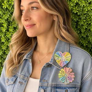 Broche en émail « Soins personnels » – Fleur, badge métallique, multicolore pastel, pour sac, veste, chemise - Product Image 5