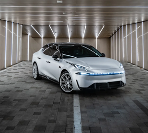 Vinilo Líquido Premium para Envoltura de Autos Alexander Silver, Vinilo PET Brillante Removible, seguro para la pintura y homologado para circular por la calle para la matriculación de vehículos - Product Image 3