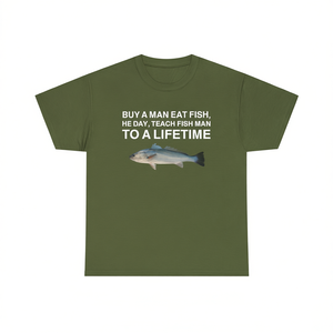 Camiseta divertida con meme: Compra una camiseta con diseño de hombre comiendo pescado, enseñando a un pez a ser hombre de por vida. Ropa irónica, sarcástica y divertida. - Product Image 1