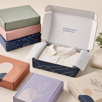 Boîte d'expédition en kraft à motif géométrique pour abonnement, avec logo personnalisé et étiquette, petite taille