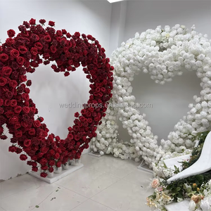 Proposta di matrimonio a Dubai proposta di matrimonio idee grande cuore fatto con fiori rossi amore a Dubai - Product Image 2