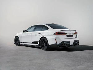 ชุดแต่งคาร์บอนไฟเบอร์แห้ง สำหรับ BMW G90 M5 MP ประกอบด้วยลิ้นกันชนหน้าคาร์บอนไฟเบอร์, ดิฟฟิวเซอร์, สปอยเลอร์, สเกิร์ตข้าง, และกระจกมองหลัง - Product Image 4