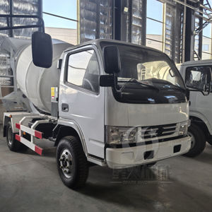 New Style 4 Kubikmeter Selbst laden der Betonmischer LKW 4 Kubikmeter Betonmischer LKW Tragbarer Beton-Transit mischer - Product Image 6