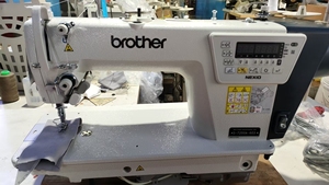 Brother Used Máquina de Coser de Una Sola Aguja con Control Electrónico Directo de Alimentación Flex de Alimentación - Product Image 4
