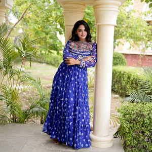 Vestido Anarkali Azul Cobalto de Diseño con Bordado Bandhej, Detalles de Conchas y Espejos - Ropa Étnica al por Mayor - Product Image 1