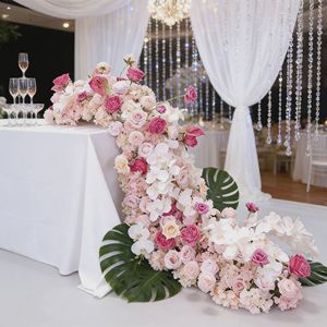 ฉากโต๊ะยาวประดับดอกกุหลาบสีชมพู พร้อมดอกไม้ประดิษฐ์สำหรับตกแต่งงานเลี้ยงวันเกิด งานแต่งงาน และงานจัดเลี้ยง - Product Image 2