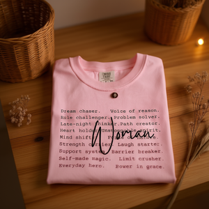 T-Shirt da Donna Comfort Colors, Collo Tondo, Manica Corta, 100% Cotone, Maglietta con Scritta 'Empowered Woman' per la Giornata Internazionale della Donna - Product Image 2