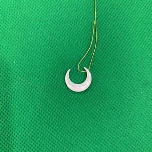 Venta de Fábrica: Cuentas de Nácar en Forma de Luna de 15mm, Luna Creciente Blanca con Orificio - Product Image 4