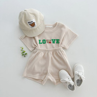 Ensemble pour bébé et tout-petit de style coréen Angou, nouvelle arrivée estivale, garçons et filles, haut en gaufre mignon brodé + short uni