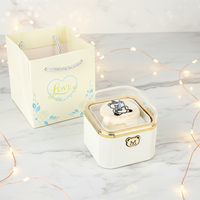Romantischer drehbarer Ring-Kerzenlicht-Überraschungs-Valentinstagsgeschenkbox mit Samtfutter, Bärenkuchen-Schmuckorganizer, Liebe