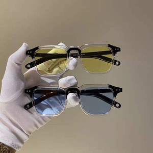 Gafas de sol de diseño moderno y asequible para hombres y mujeres, con montura pequeña y protección UV, ideales para el turismo playero. - Product Image 4