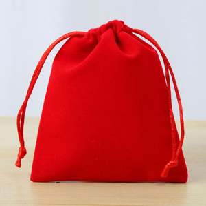 Petit sac à bijoux en velours écologique avec cordon de serrage, 7*9 cm, avec logo personnalisé estampé à chaud en or - Product Image 1