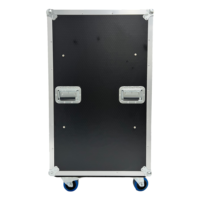 Flight case de transport 20U sur mesure avec amortisseurs pour amplificateur audio, doté de portes à panneaux plats et de 4 roues de type européen