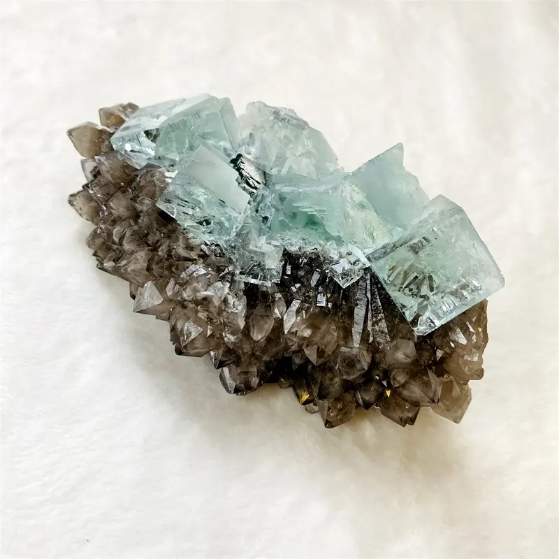 Campione minerale di pietra grezza verde naturale all'ingrosso guarigione di cristallo grezzo xianghualing cluster di fluorite per la decorazione della collezione