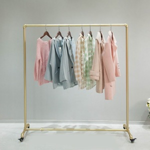 حامل معاطف متحرك صناعي ثقيل ذو عجلات - Product Image 3