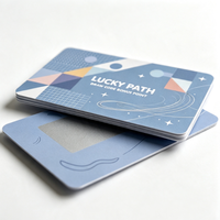 Carte à gratter imprimée avec motif géométrique couleur pour jeu de loterie, idéale pour la fidélisation des clients en magasin