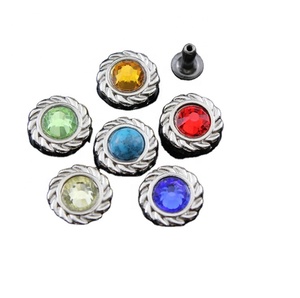 Botones de remaches vaqueros de metal Fábrica al por mayor de remaches de diamantes de imitación de metal Espárragos para cuero Denim logotipo personalizado - Product Image 1