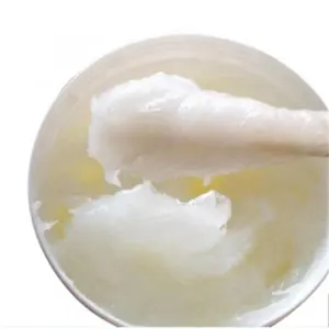 ホワイトワセリンオイル軟膏アンチクラッククリーム顔と唇の保湿ハンドクリーム潤滑剤で手と足を乾かします