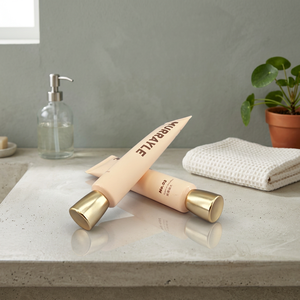 Envase para el Cuidado de la Piel, Tubo Cosmético de Plástico Beige Flexible con Tapa Dorada de Rosca, Impresión Serigráfica para Crema de Ojos y Crema de Manos - Product Image 3