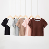 T-shirt uni à col rond et manches courtes avec rembourrage intégré, sans soutien-gorge, couche de base pour le yoga pour femmes