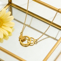 Collier hypoallergénique en acier inoxydable avec pendentif papillon givré à double cercle entrelacé, plaqué or, résistant à l'eau