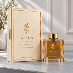 Diffuseur à bâtonnets Aikun Pêche Blanche 200ml, liquide ambré, verre épais, coffret cadeau, OEM ODM, emballage personnalisé, bâtonnets noirs pour la décoration intérieure - Product Image 1