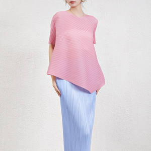 Camiseta Miyake de Alta Calidad, Transpirable, Holgada, Plisada, para Mujer, Manga Corta, Verano, Delgada, Color Sólido, Informal, Estilo Irregular - Product Image 4