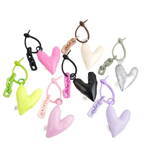 Nuevo Colgante de Algodón Relleno Sencillo con Diseño de Corazón, Accesorio para Bolsos y Llavero de Diseño Exclusivo para Mujer - Product Image 1